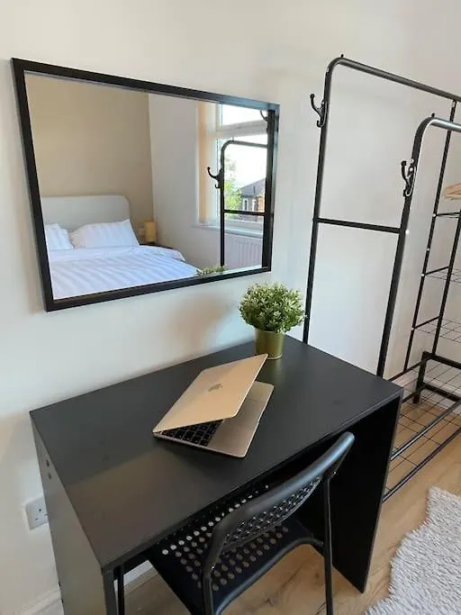 Apartment Whole House Modern Two Bedroom In Newcastle - Free Parking