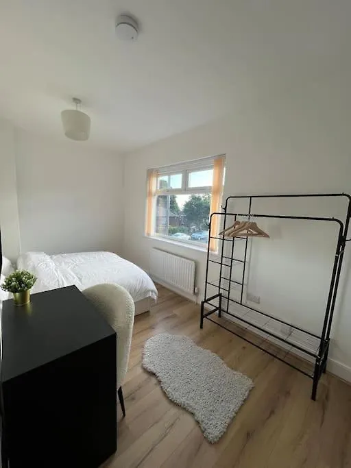 Whole House Modern Two Bedroom In Newcastle - Free Parking Apartment Newcastle upon Tyne