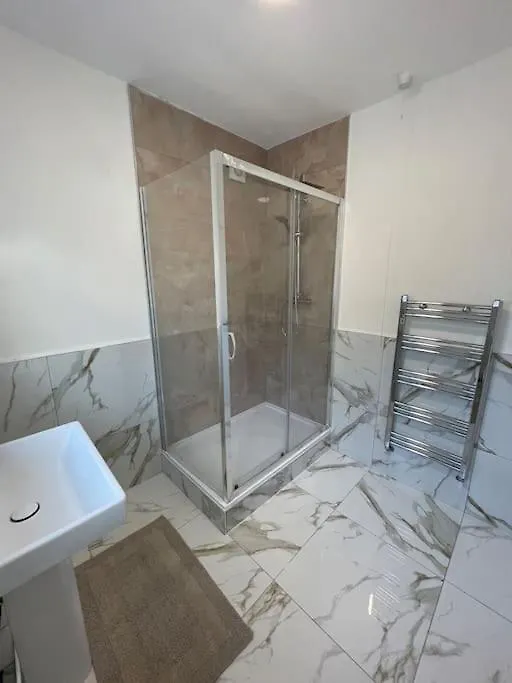 Apartment Whole House Modern Two Bedroom In Newcastle - Free Parking