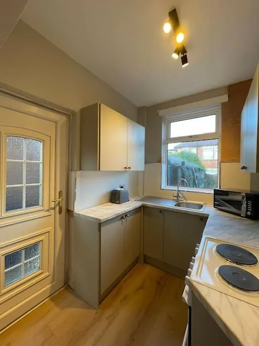 Whole House Modern Two Bedroom In Newcastle - Free Parking Apartment Newcastle upon Tyne