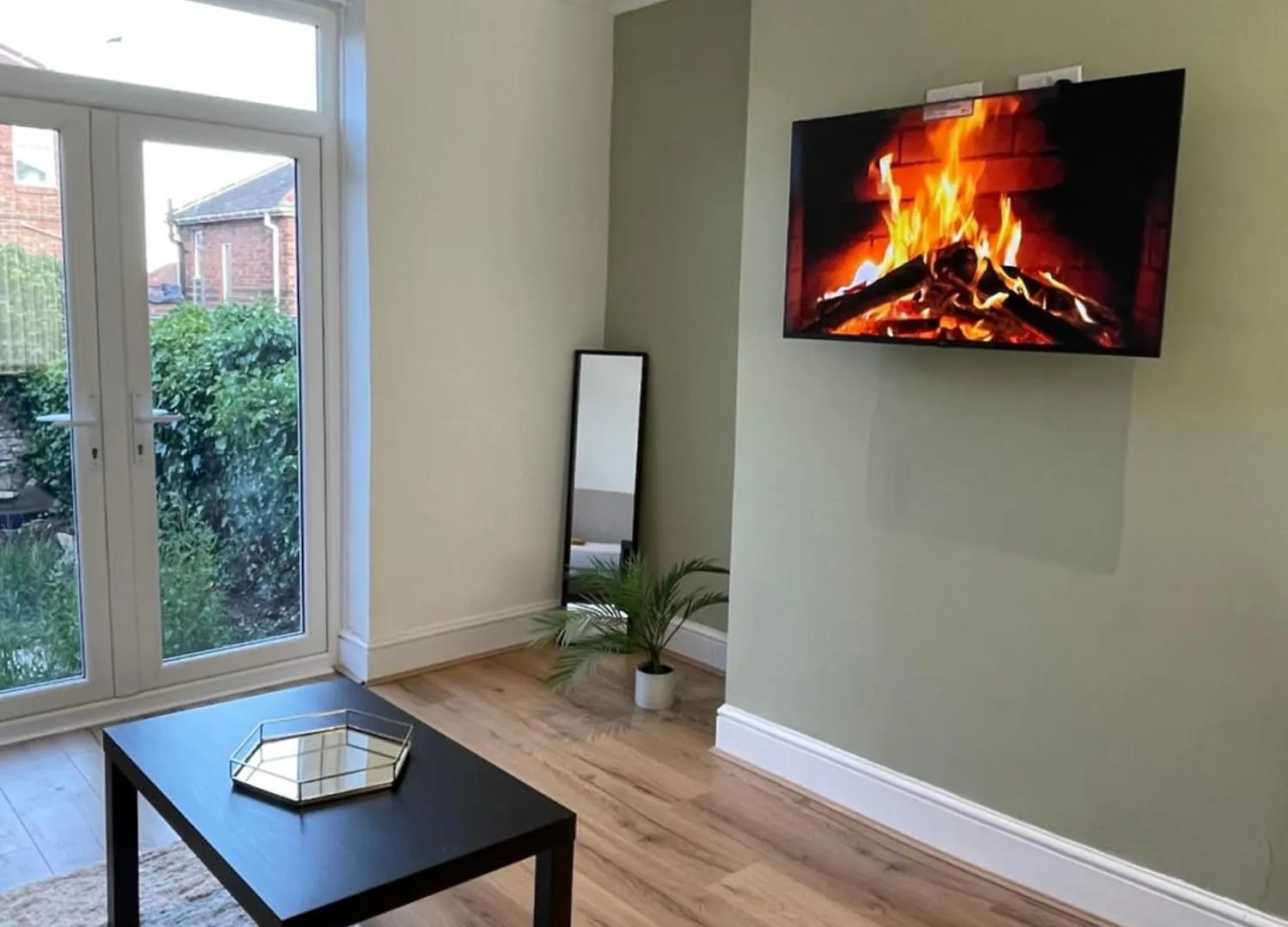 Whole House Modern Two Bedroom In Newcastle - Free Parking location